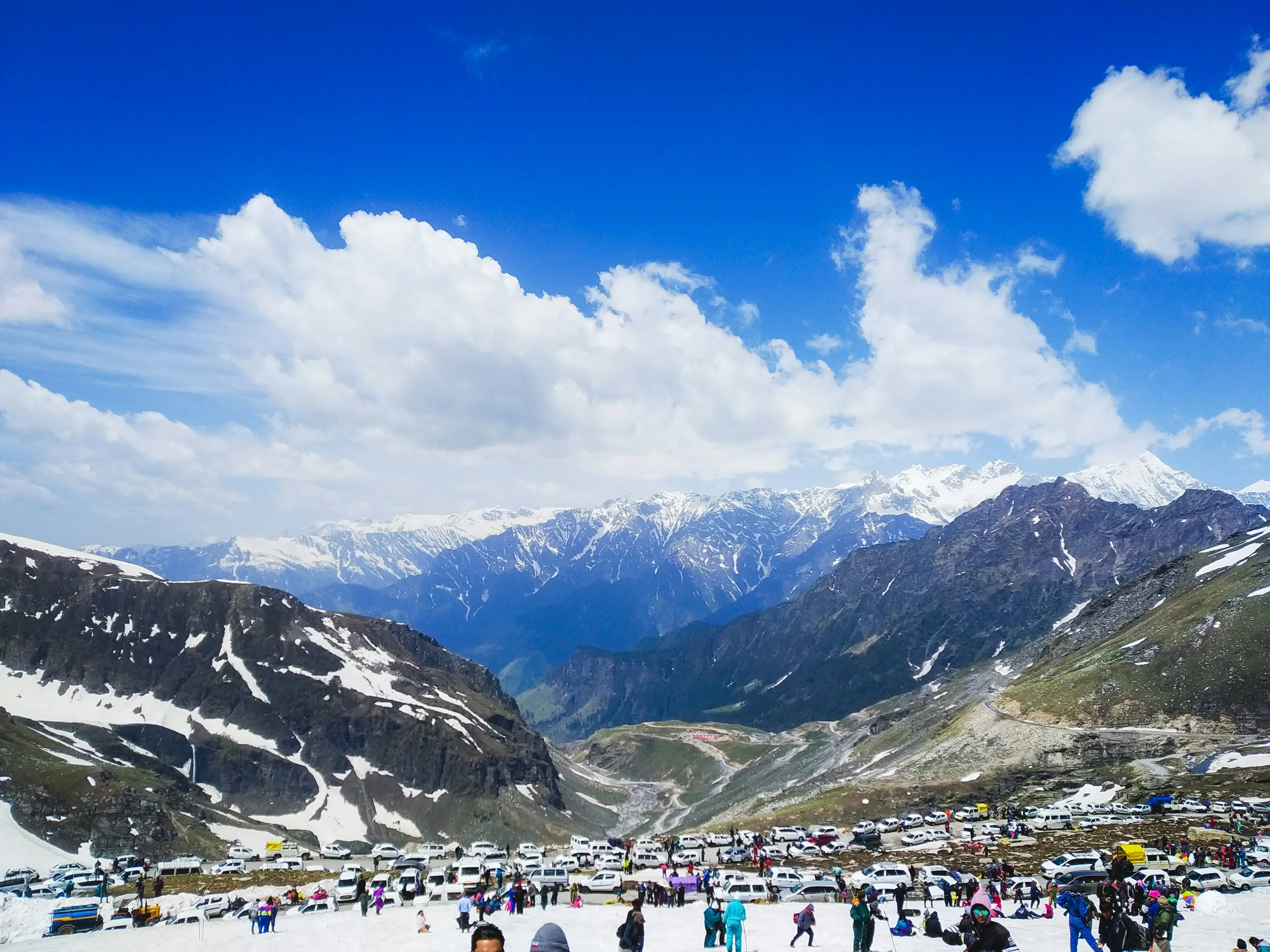 Snow-covered Himalayan mountain pass